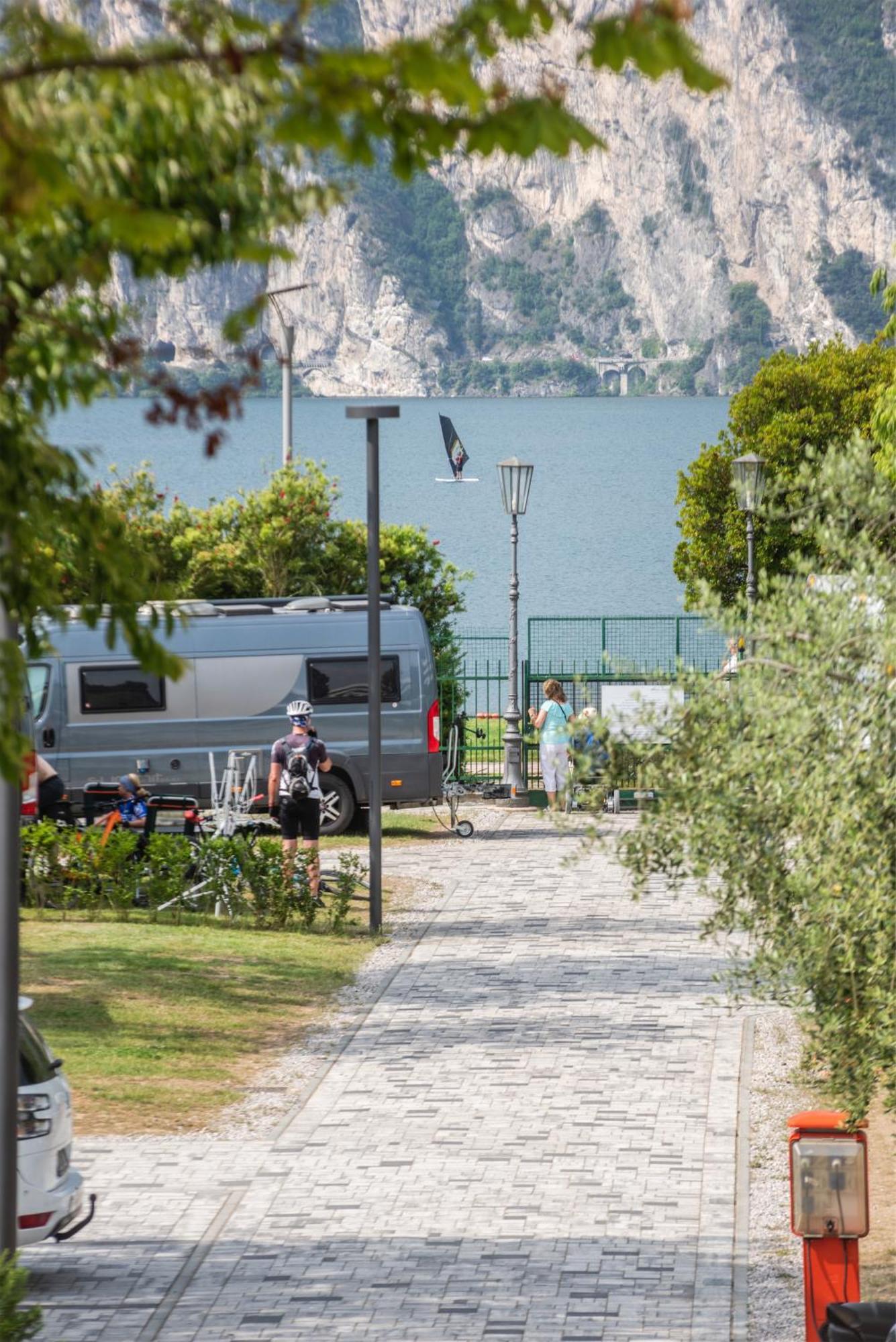 Al Lago Camping & Rooms Рива-дель-Гарда Экстерьер фото