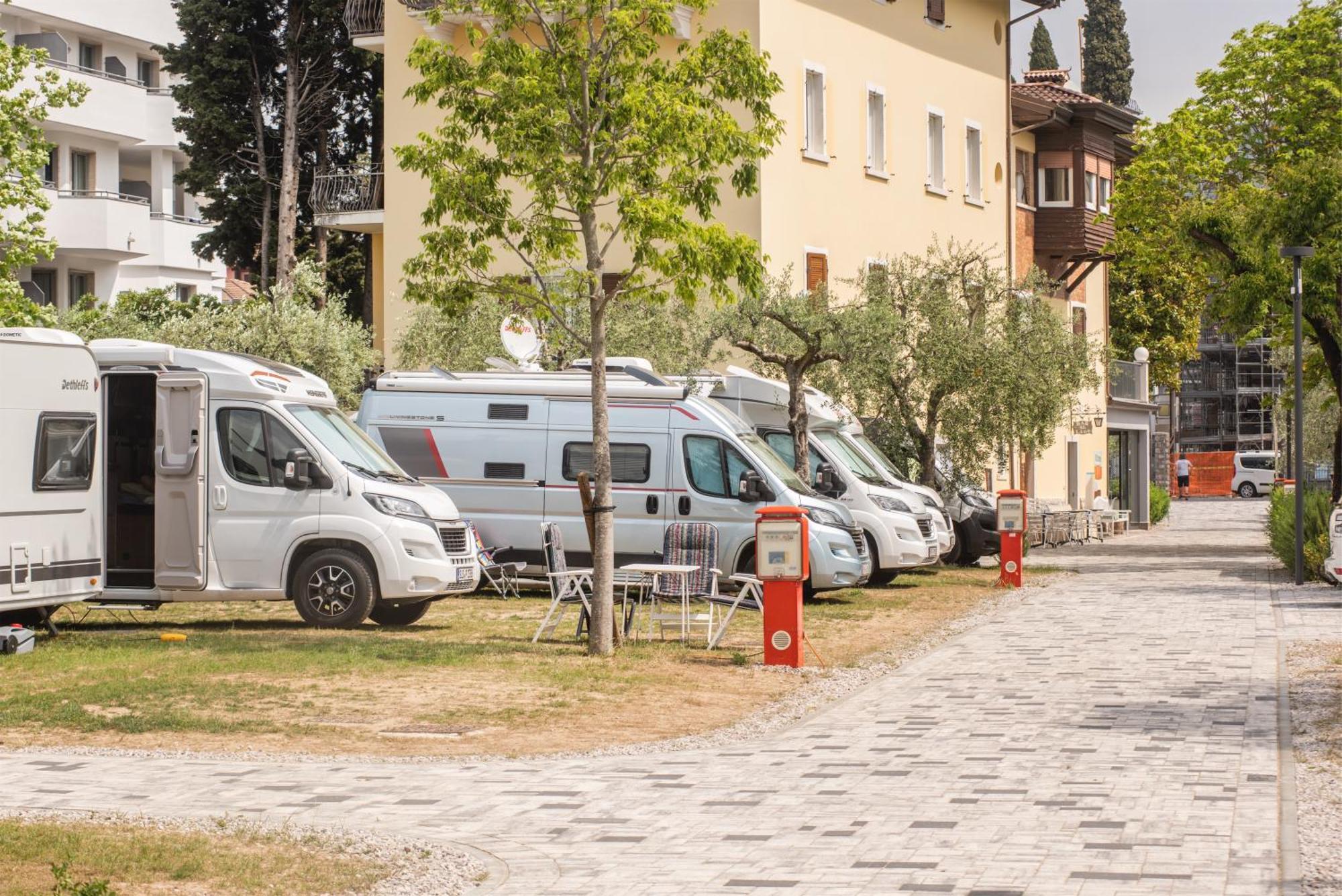 Al Lago Camping & Rooms Рива-дель-Гарда Экстерьер фото