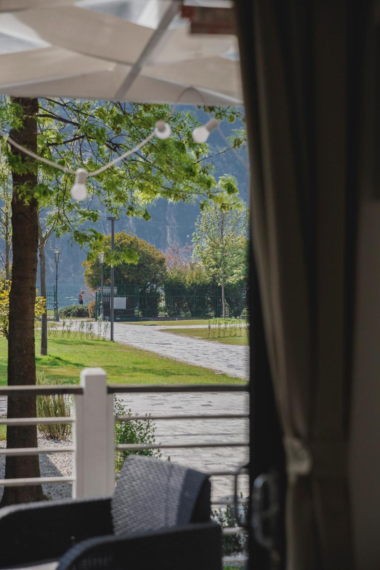 Al Lago Camping & Rooms Рива-дель-Гарда Экстерьер фото